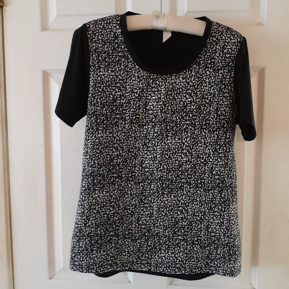 Haggar T-Shirt Black/White Size Small